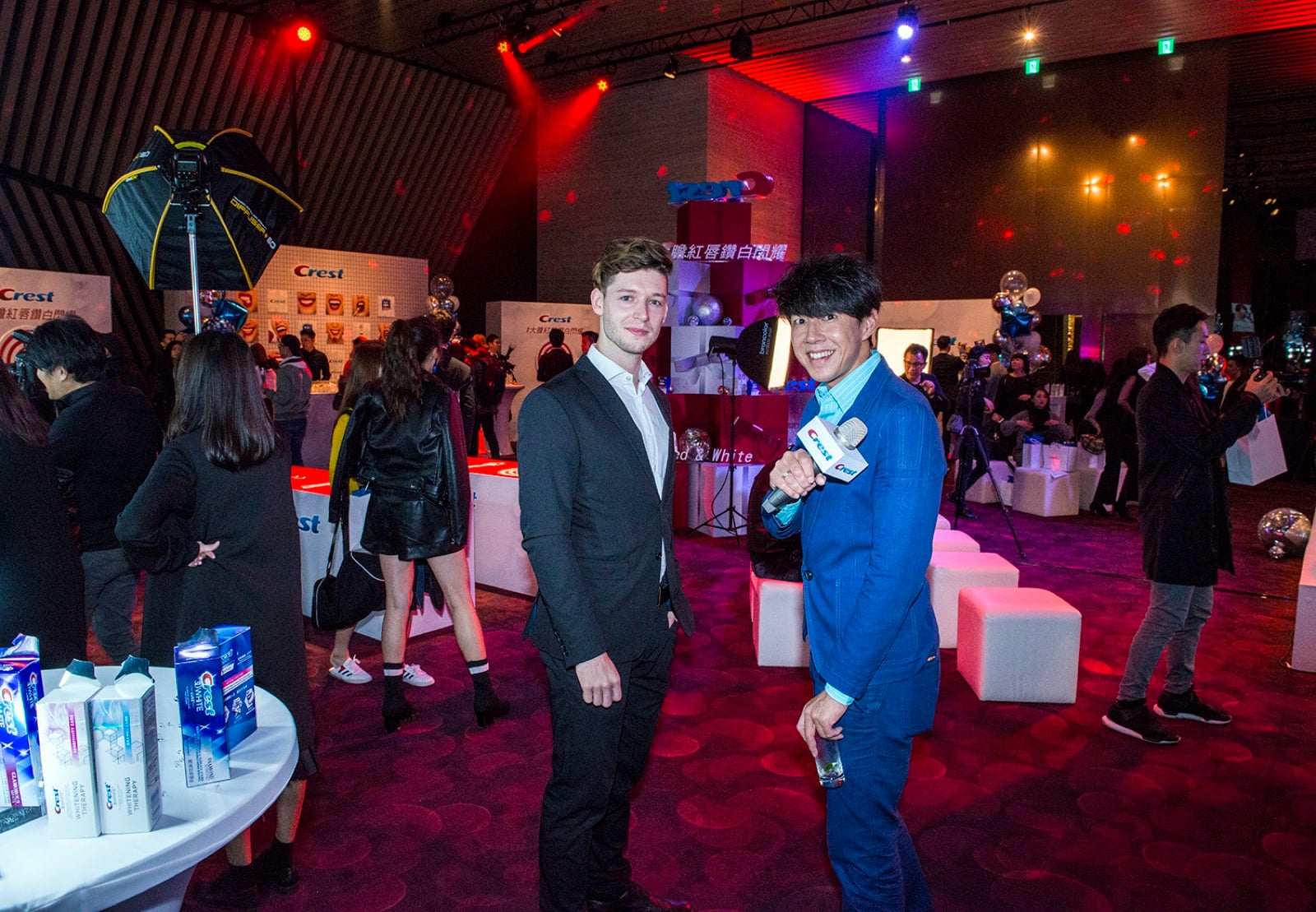 Networking na wydarzeniu produktowym marki Crest w Chinach