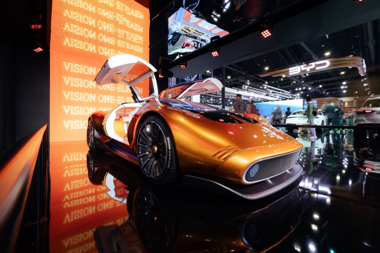 Koncept Mercedes Vision One-Eleven na wystawie motoryzacyjnej